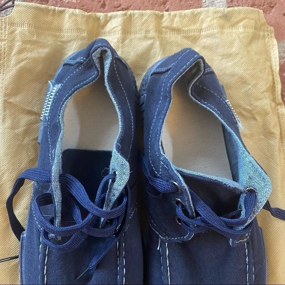 Men’s size 44 blue laced boat shoes